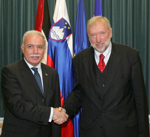 Zunanji minister RS Dimitrij Rupel in zunanji minister PNO Riad Malki (foto: Tina Kosec / Bobo)