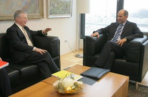 Janez Janša, premier ministre slovène reçu le secrétaire général de la Confédération européenne des syndicats (CES), M. John Monk (photo: Bor Slana / Bobo)