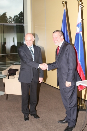Le DGPN de la police nationale slovène, M. Jože Romšek, et le Directeur d'Europol, M. Max-Peter Ratzel