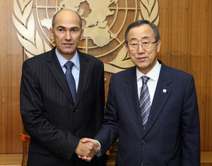 Generalni sekretar OZN Ban Ki-moon in PV Janez Janša ob srečanju 27 Septembra 2007 v  New Yorku  (UN Photo/Eskinder Debebe)