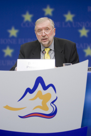 dr. Dimitrij Rupel na zasedanju Sveta za splošne in zunanje zadeve v Bruslju