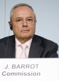 Jacques Barrot, le commissaire européen aux transports, lors de la conférence de presse
