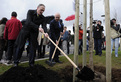 Minister Podobnik and Commissioner Dimas planting a lime tree at Brdo