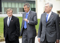 Ministers Jeannot Krecké (Luxemburg), Martin Bartenstein (Austria) and Michael Glos (Germany) on their way to lunch