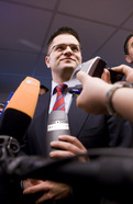 Srbski minister za zunanje zadeve Vuk Jeremić pred novinarji