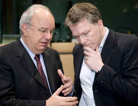 Slovenian Finance Minister Andrej Bajuk talks with Dutch counterpart Wouter Bos (R) prior to the start of the Eurogroup council meeting in Bruxelles.