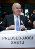 Slovenski finančni minister Andrej Bajuk pred začetkom zasedanja finančnih ministrov EU.