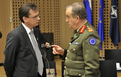 Norbert Darabos, le ministre fédéral de la Défense nationale de l'Autriche et Pat Nash, le commandant de l'opération européenne Eufor-Tchad/RCA