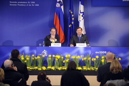 Javier Solana and Karl Erjavec at the press conference