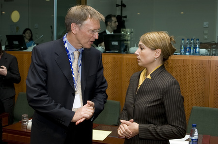 European commissioner for Science and Research janez Potočnik and slovenian minister of of Higher Education, Science and Technology Mojca Kucler Dolinar