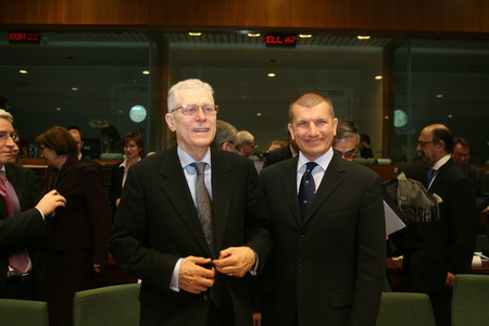 Lovro Šturm, le ministre slovène de la Justice et Dragutin Mate, le ministre slovène de l'Intérieur