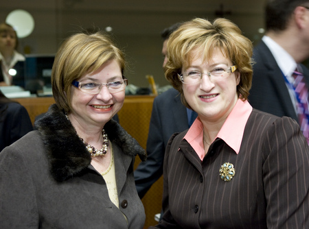 Marjeta Cotman, la ministre slovène du Travail, de la Famille et des Affaires sociales et Iveta Purne, la ministre letton de du Travail, de la Famille et des Affaires sociales