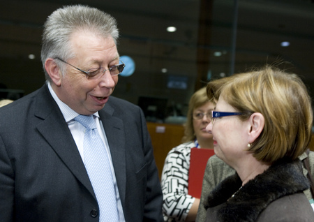 Klaus Brandner, le secrétaire d'État allemad aux Travail et Affaires sociales et Marjeta Cotman, la ministre slovène du Travail, de la Famille et des Affaires sociales