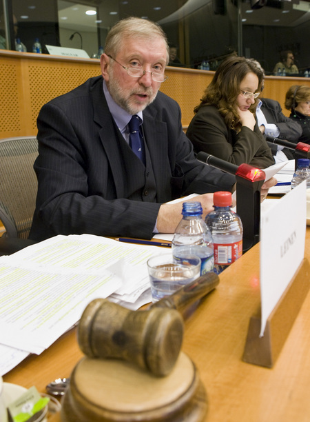 Ministre des affaires étrangères, Dimitrij Rupel à la session de la commission AFCO du Parlement Européen