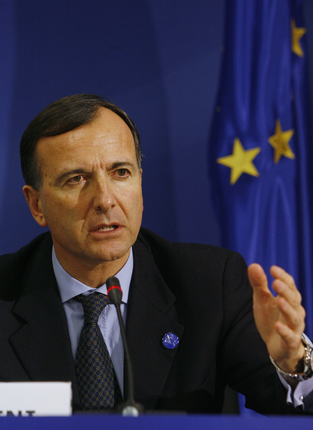 Le Commissaire européen Franco Frattini lors de la conférence de presse de la présidence