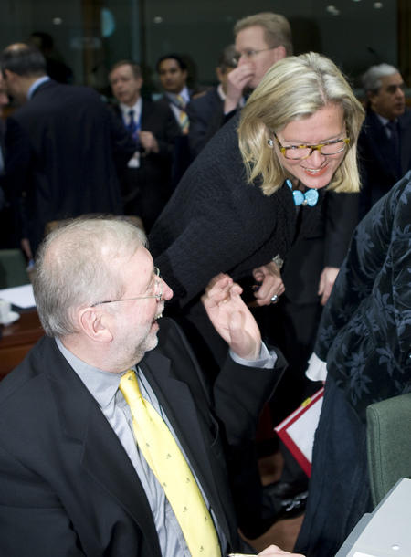 Ministre des Affaires étrangères Dimitrij Rupel avec la ministre autrichienne des Affaires étrangères Ursula Plassnik avant la réunion du Conseil