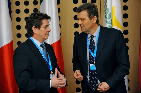 Borut Meh from the Association of Employers of Slovenia (left) talks to one of the participants