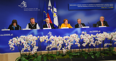 Novinarska konferenca predsedstva