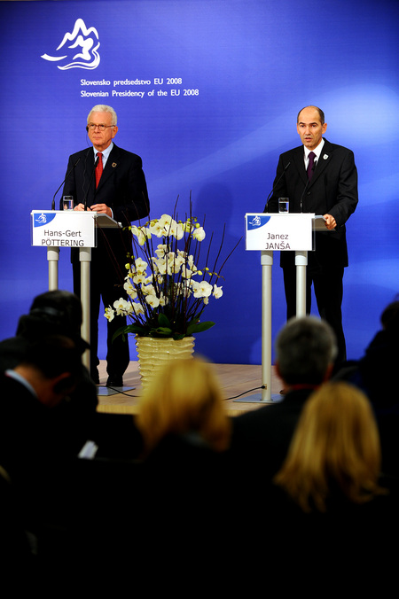 Novinarska konferenca predsednika Vlade RS Janeza Janše in predsednika Evropskega parlamenta Hansa-Gerta Pötteringa