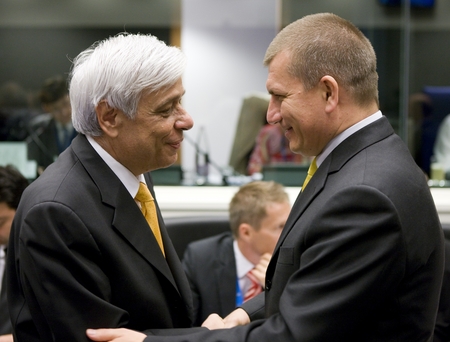 Greek Minister of Interior Prokopis Pavlopoulos talking to Slovenian Minister of Interior Dragutin Mate before the JHA Council Meeting