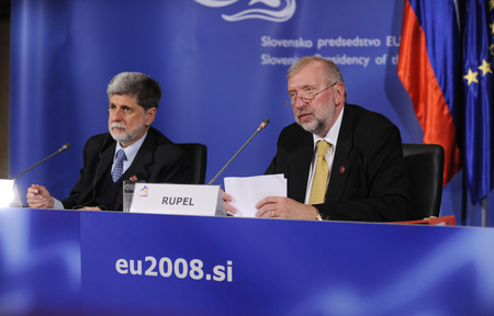 Ministre brésilien des Affaires étrangères Celso Amorim et ministre slovène des Affaires étrangères Dimitrij Rupel lors la conférence de presse