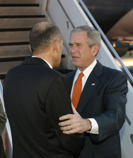 Predsident des Etats-Unis George W. Bush accueilli par le Premier ministre slovène Janez Janša