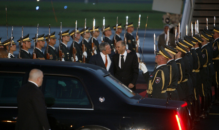 George Bush and Janez Janša before departure from the airport