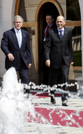 Ameriški predsednik George W. Bush in slovenski predsednik vlade Janez Janša na Gradu Brdo