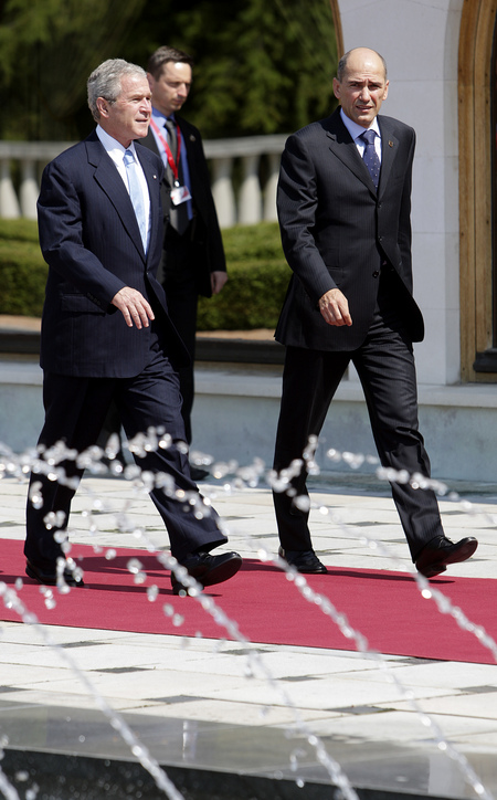 Ameriški predsednik George W. Bush in slovenski predsednik vlade Janez Janša na Gradu Brdo