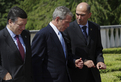 Jose Manuel Barroso, George W. Bush and Janez Janša in friendly conversation