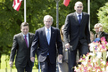 Jose Manuel Barroso, George W. Bush et Janez Janša arrivent à la conférence de presse