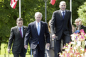 Jose Manuel Barroso, George W. Bush and Janez Janša are arriving to the press conference