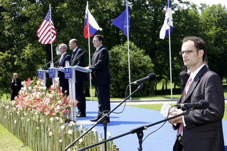 Na novinarski konferenci so nastopili ameriški predsednik Bush, slovenski premier Janša in predsednik Evropske komisije Barroso