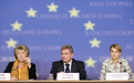 Viviane Reding, Andrej Vizjak et Mojca Kucler Dolinar à la conférence de presse après session du Conseil "Transports, télécommunications et énergie"