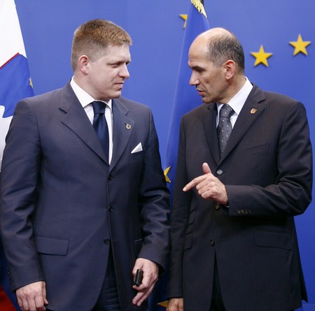 Slovaški premier Robert Fico in Janez Janša