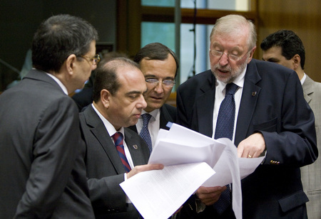 Les ministres des Affaires étrangères de la République de Chypre, de l'Italie et de la Slovénie, Markos Kyprianou, Franco Frattini et Dimitrij Rupel