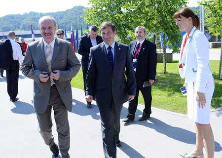 State Secretary at the Croatian Ministry of Defence Mate Raboteg and Sovenian Minister of Defence Karl Erjavec after taking a family photo