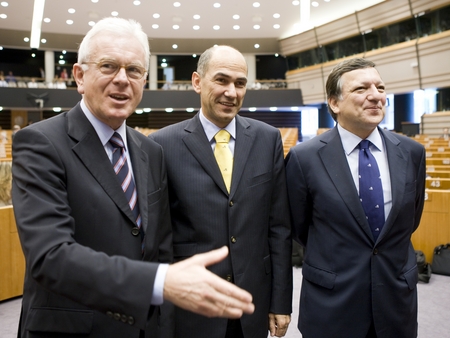 Président du Parlement européen Hans Gert Pöttering, Premier ministre slovène Janez Janša et Président de la Commission européenne José Manuel Barroso