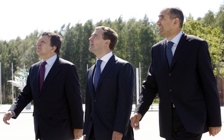 José Manuel Barroso, le président de la Commission européenne, président russe Dmitri Medvedjev et Janez Janša, président du gouvernement slovène et du Conseil européen