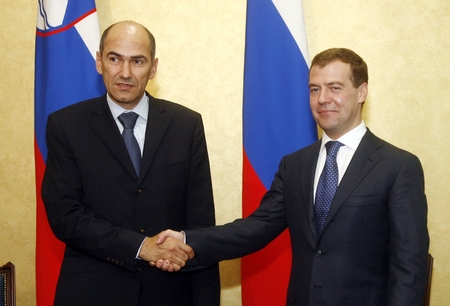 Janez Janša, président du gouvernement slovène et du Conseil européen avec le président russe Dmitri Medvedjev