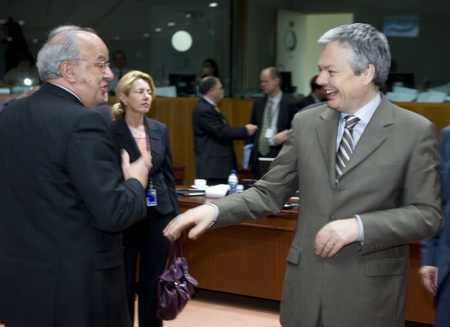 Slovenian Minister of Finance Andrej Bajuk talks with the Belgium Minister of Finance Didier Reynders