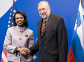 Mme Condoleezza Rice, Secrétaire d’Etat américain, accueillie par le ministre slovène des Affaires étrangères Dimitrij Rupel