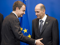Španski premier José Luis Rodríguez Zapatero se rokuje s slovenskim premierom Janšo