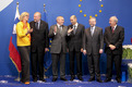 Prihod avstrijske delegacije (od leve: Ursula Plassnik, Dimitrij Rupel, Alfred Gusenbauer, Janez Janša, Wilhelm Molterer, Andrej Bajuk)