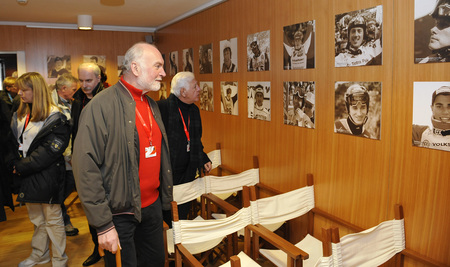 Podpredsednik Evropskega olimpijskega komiteja Alexander Kozlovsky med ogledom spominske in muzejske sobe v olimpijskem centru Planica