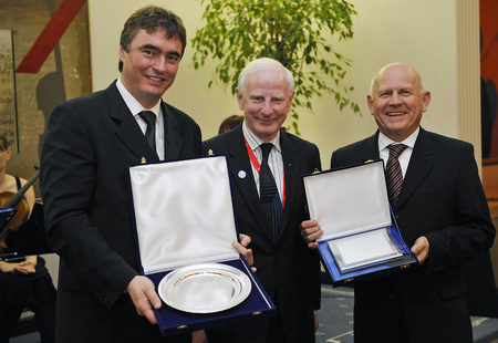 Milan Zver, le ministre slovène de l'Éducation et du Sport, Patrick Joseph Hickey, le president des Comités olympiques européens et Janez Kocijančič, le president du Comité olympique slovène
