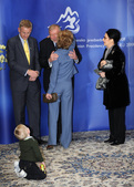 Ministre slovène des Affaires étrangères Dimitrij Rupel avec son épouse et le ministre suédois des Affaires étrangères Carl Bildt avec sa famille