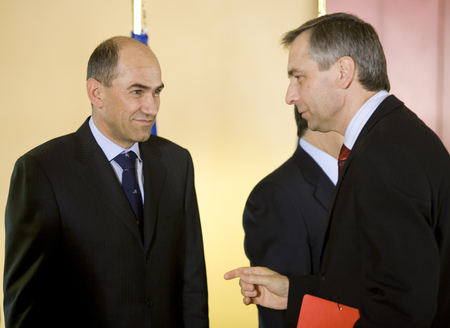 Premier ministre Janez Janša dans une conversation avec le commissaire européen Jan Figel