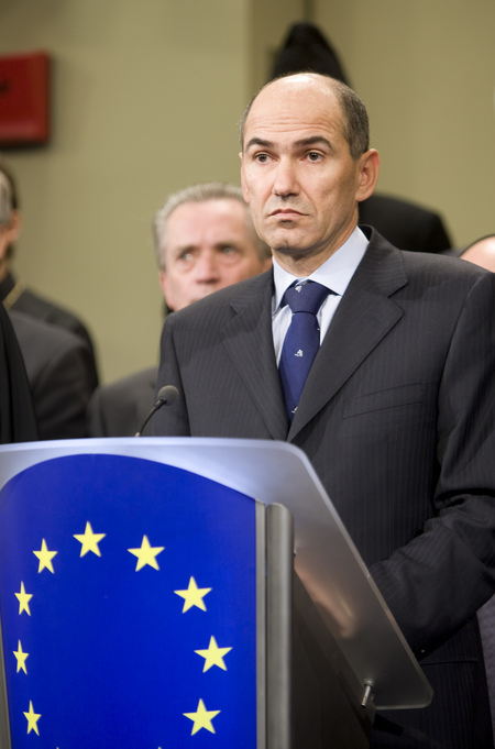 Le premier ministre slovène et actuel président du Conseil européen, M. Janez Janša