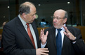 Secrétaire d'Etat slovène Andrej Šter avec le commissaire de l'UE en charge du Développement et de l'Aide humanitaire Louis Michel avant la session extraordinaire du Conseil CAGRE